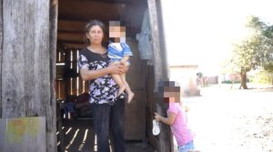 Madre y abuela lucha por sacar adelante a seis menores en medio de la extrema necesidad en Concepción