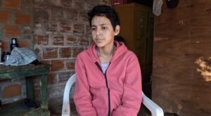 Una batalla que continúa: joven con cáncer recibe su medicación y pide ayuda