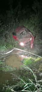 Automóvil vuelca sobre la ruta PY22 y conductor resulta herido