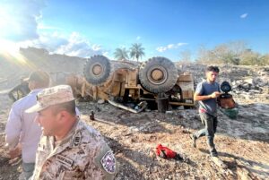 Trabajador resulta herido tras vuelco de pala cargadora en San Alfredo