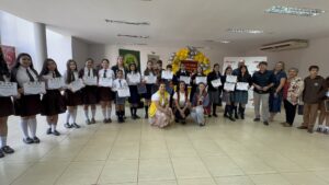 Premian a ganadora del Concurso Cartel de la Paz en Concepción