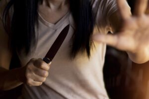 Cámaras captan ataque con cuchillo contra una profesora en Brasil