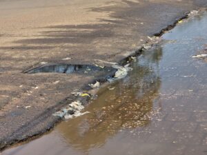 Otro foco de cloacas a cielo abierto en pleno centro de Concepción
