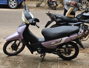 Hurtan motocicleta del frente de una vivienda en el centro de Concepción