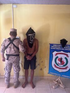 Joven de 20 años fue aprehendido tras presuntamente agredir y amenazar de muerte a su madre en Horqueta
