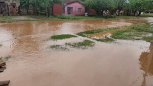 Vecinos de Inmaculada también se vieron inundados, tras las lluvias