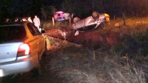 Conductor resulta herido tras vuelco de automóvil en Arroyito