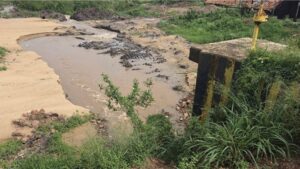 Compuertas del muro norte permanecen abiertas y permiten desagotar el arroyo Calaberita