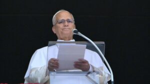 León XIV recibe el alta hospitalaria y regresará al Vaticano esta tarde