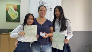 Proyecto “Escuela con Identidad” permite documentar a una madre y sus dos hijas en Concepción
